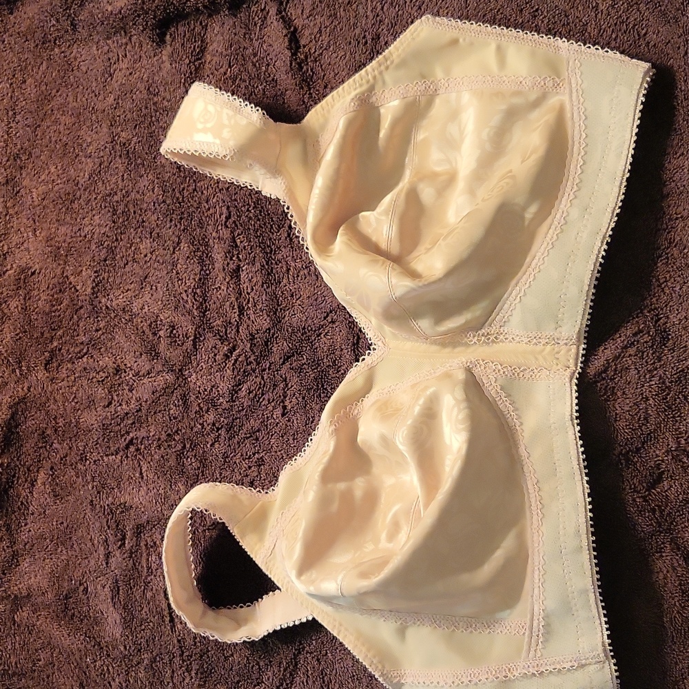 38 D Playtex minimizer wirefree bra